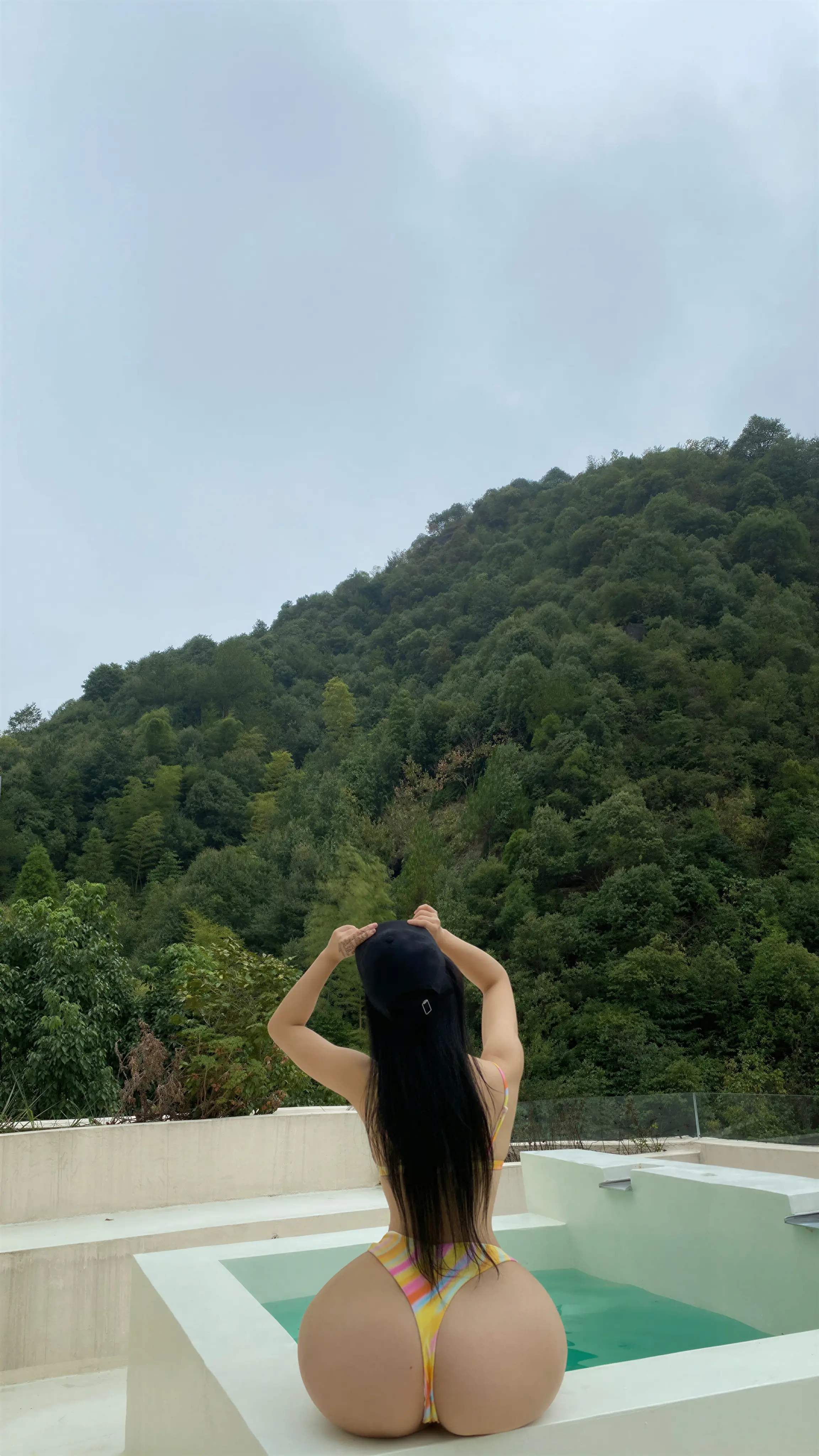 俏妞qiaoniuTT – 泳池边比基尼 13P
